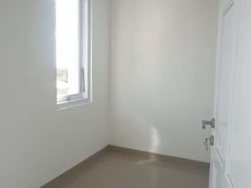 Rumah ready stok dengan 4 kamar tidur di Sariwangi Cihanjuang