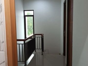 aisah cluster 2 lantai desain kekinian pamulang