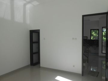 Rumah 2 lantai baru siap huni di belakang polsek cinere
