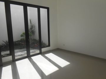 Rumah 2 lantai baru siap huni di belakang polsek cinere