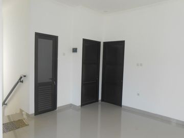 Rumah 2 lantai baru siap huni di belakang polsek cinere