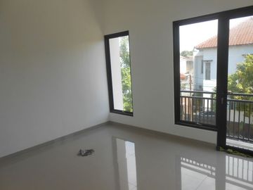 Rumah 2 lantai baru siap huni di belakang polsek cinere