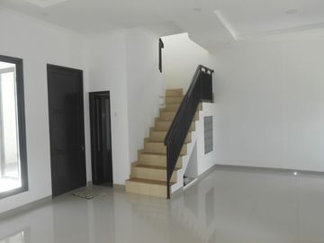 Rumah 2 lantai baru siap huni di belakang polsek cinere