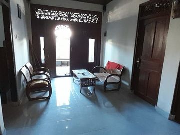 Dijual tanah kecil bonus bangunan rumah tua lokasi semat