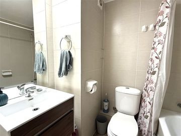 Departamento en venta de 1 dorm. con 1E y 1B en Las Condes