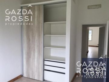 Propiedad de buenas dimensiones, estilo moderno, en barrio privado Santa Juana.