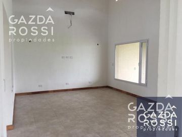 Propiedad de buenas dimensiones, estilo moderno, en barrio privado Santa Juana.