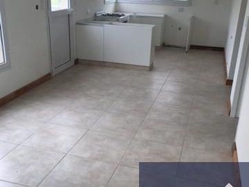 Propiedad de buenas dimensiones, estilo moderno, en barrio privado Santa Juana.