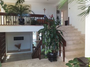 Impecable Residencia con gran terreno Exclusivo fraccionamiento con vigilancia.