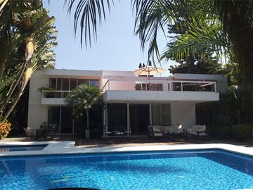 Impecable Residencia con gran terreno Exclusivo fraccionamiento con vigilancia.