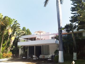 Impecable Residencia con gran terreno Exclusivo fraccionamiento con vigilancia.