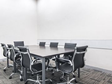 Find office space in Regus Equity Tower for 5 persons with everything taken care of