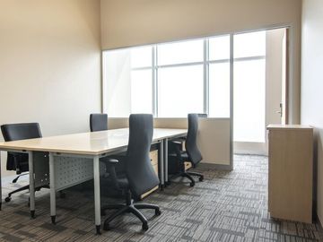 Find office space in Regus Equity Tower for 5 persons with everything taken care of