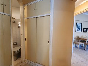 Departamento dos ambientes a la calle. Colón 1400. Güemes.
