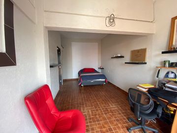 VENDO EN CUERNAVACA AMPLIA Y BONITA CASA SOLA, CON HABITACIÓN EN PLANTA BAJA