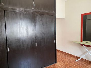 VENDO EN CUERNAVACA AMPLIA Y BONITA CASA SOLA, CON HABITACIÓN EN PLANTA BAJA