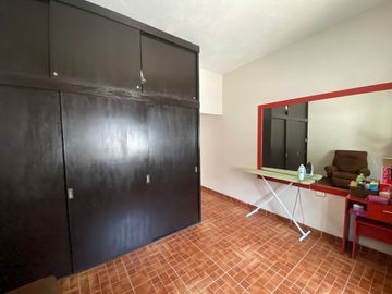 VENDO EN CUERNAVACA AMPLIA Y BONITA CASA SOLA, CON HABITACIÓN EN PLANTA BAJA