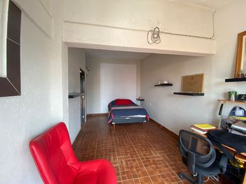 VENDO EN CUERNAVACA AMPLIA Y BONITA CASA SOLA, CON HABITACIÓN EN PLANTA BAJA