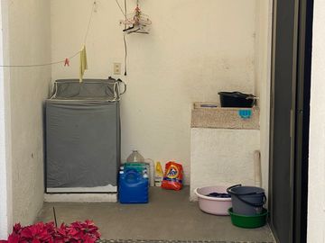 VENDO EN CUERNAVACA AMPLIA Y BONITA CASA SOLA, CON HABITACIÓN EN PLANTA BAJA