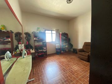 VENDO EN CUERNAVACA AMPLIA Y BONITA CASA SOLA, CON HABITACIÓN EN PLANTA BAJA