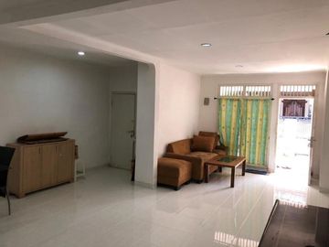 Rumah Taman Meruya Ilir Lebar 8. Jalan 2 Mobil