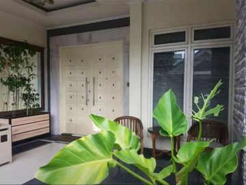 Dijual atau Disewakan Rumah 2 lantai Lokasi Strategis Pejaten Timur, Pasar Minggu - Jakarta Selatan