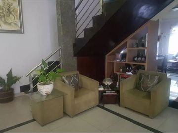 Dijual atau Disewakan Rumah 2 lantai Lokasi Strategis Pejaten Timur, Pasar Minggu - Jakarta Selatan