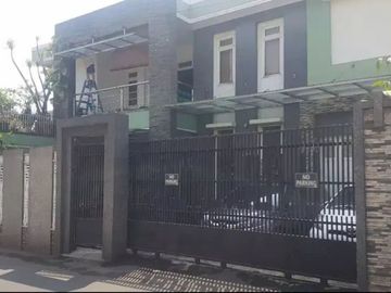 Dijual atau Disewakan Rumah 2 lantai Lokasi Strategis Pejaten Timur, Pasar Minggu - Jakarta Selatan