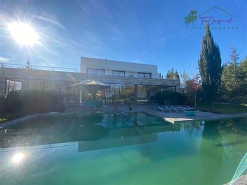 Espectacular casa en parcela venta 5D/4B piscina en Oliveto