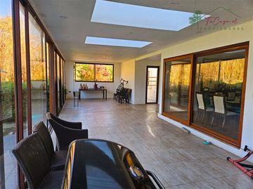 Espectacular casa en parcela venta 5D/4B piscina en Oliveto