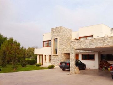 Espectacular casa en parcela venta 5D/4B piscina en Oliveto