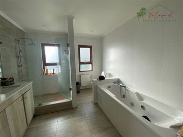 Espectacular casa en parcela venta 5D/4B piscina en Oliveto