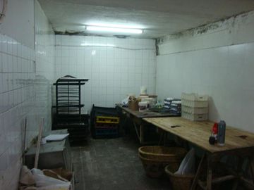 VENDE: VIVIENDA Y FONDO DE COMERCIO