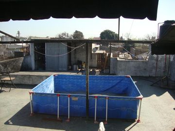 VENDE: VIVIENDA Y FONDO DE COMERCIO