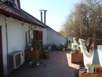 VENDE: VIVIENDA Y FONDO DE COMERCIO