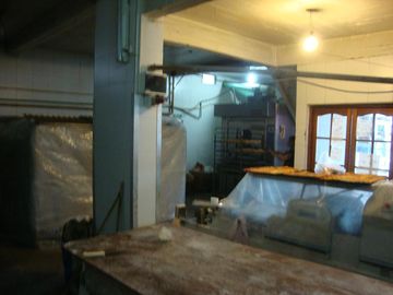 VENDE: VIVIENDA Y FONDO DE COMERCIO