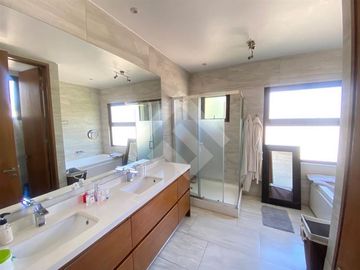 Casa en venta de 5 dorm. en Piedra Roja, Los Bosques Colina