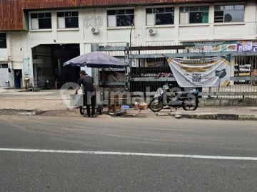 Gudang Luas Lokasi Strategis Dekat Taman Mini Indonesia Indah di Ciracas, Jakarta Timur