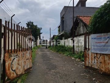 Gudang Luas Lokasi Strategis Dekat Taman Mini Indonesia Indah di Ciracas, Jakarta Timur