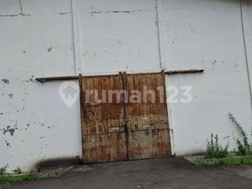 Gudang Luas Lokasi Strategis Dekat Taman Mini Indonesia Indah di Ciracas, Jakarta Timur