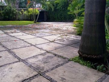 Casa en venta en Las Quintas, Cuernavaca, Morelos.  Casas y bienes raíces en venta en Cuernavaca, Morelos.