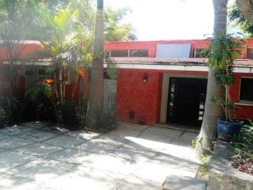 Casa en venta en Las Quintas, Cuernavaca, Morelos.  Casas y bienes raíces en venta en Cuernavaca, Morelos.