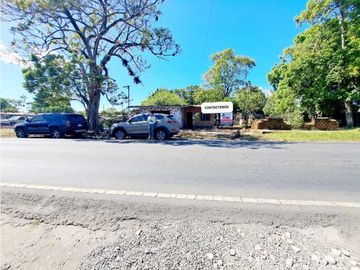 EN SAN MATEO, LOTE COMERCIAL EN VENTA.