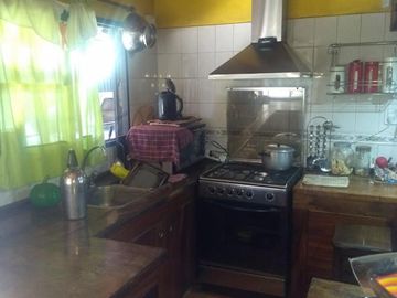 Excelente Propiedad de 4 Ambientes Zona el Triangulo Cochera doble cubierta