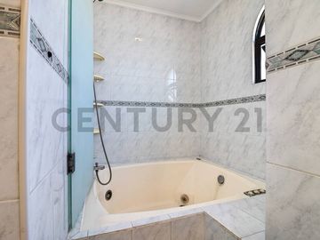 Se vende casa en condominio cerrado en Peñuelas
