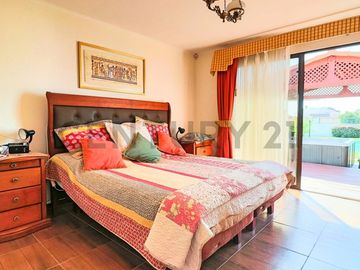 Se vende casa en condominio cerrado en Peñuelas