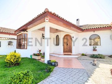 Se vende casa en condominio cerrado en Peñuelas