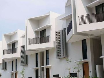 Rumah baru 3 lantai di Sawah baru Ciputat dekat Bintaro Tangerang selatan