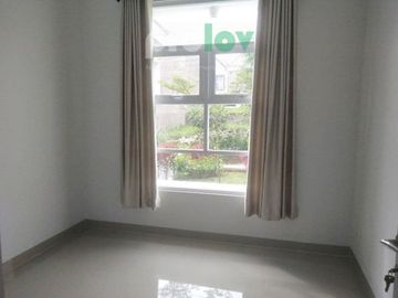 Rumah Asri Semi Villa Ready Stock di Jalan Raya Kolonel Masturi DEKAT PEMKOT CIMAHI .