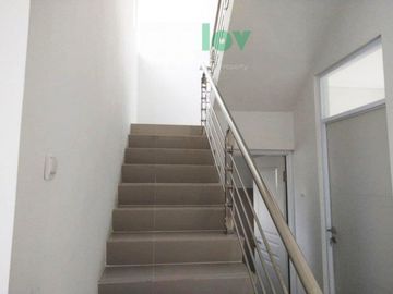 Rumah Asri Semi Villa Ready Stock di Jalan Raya Kolonel Masturi DEKAT PEMKOT CIMAHI .
